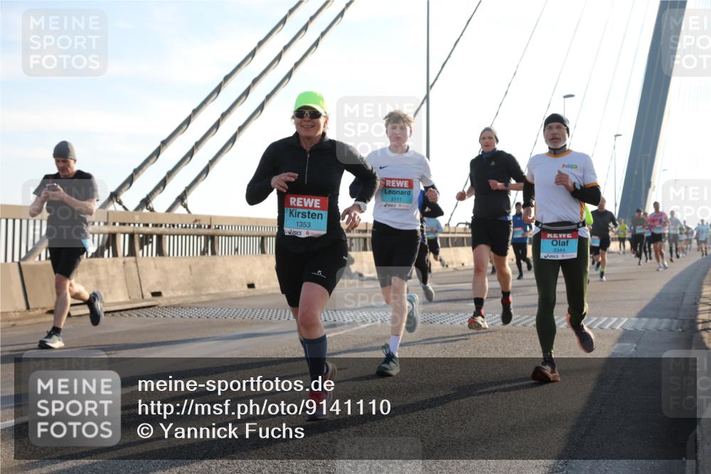 03.10.2025 - Köhlbrandbrückenlauf Yannick Fuchs http://msf.ph/oto/9141110 03.10.2025 08:26:00 Position 2 1353, 3111, 3344, 111100 meine-sportfotos.de