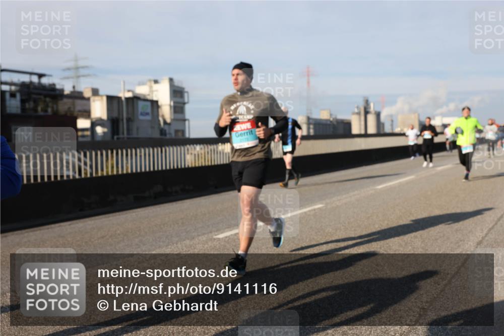 03.10.2025 - Köhlbrandbrückenlauf Lena Gebhardt http://msf.ph/oto/9141116 03.10.2025 09:58:55 Position 2  meine-sportfotos.de