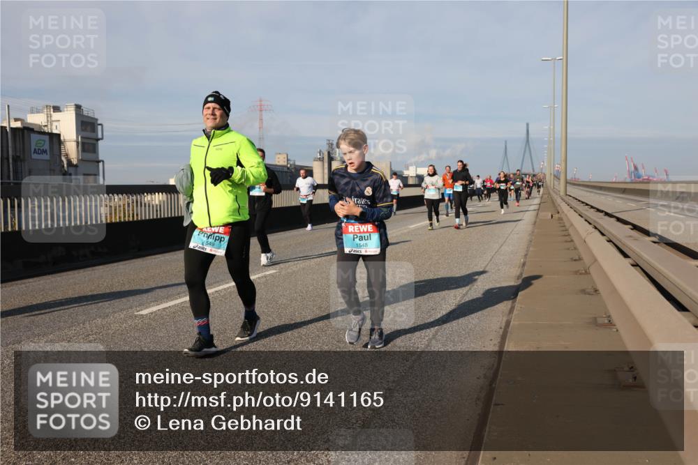 03.10.2025 - Köhlbrandbrückenlauf Lena Gebhardt http://msf.ph/oto/9141165 03.10.2025 09:58:58 Position 2 1549, 1548 meine-sportfotos.de