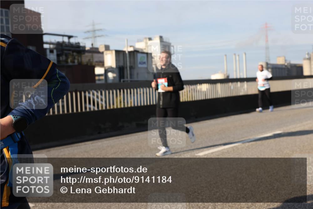 03.10.2025 - Köhlbrandbrückenlauf Lena Gebhardt http://msf.ph/oto/9141184 03.10.2025 09:58:59 Position 2  meine-sportfotos.de