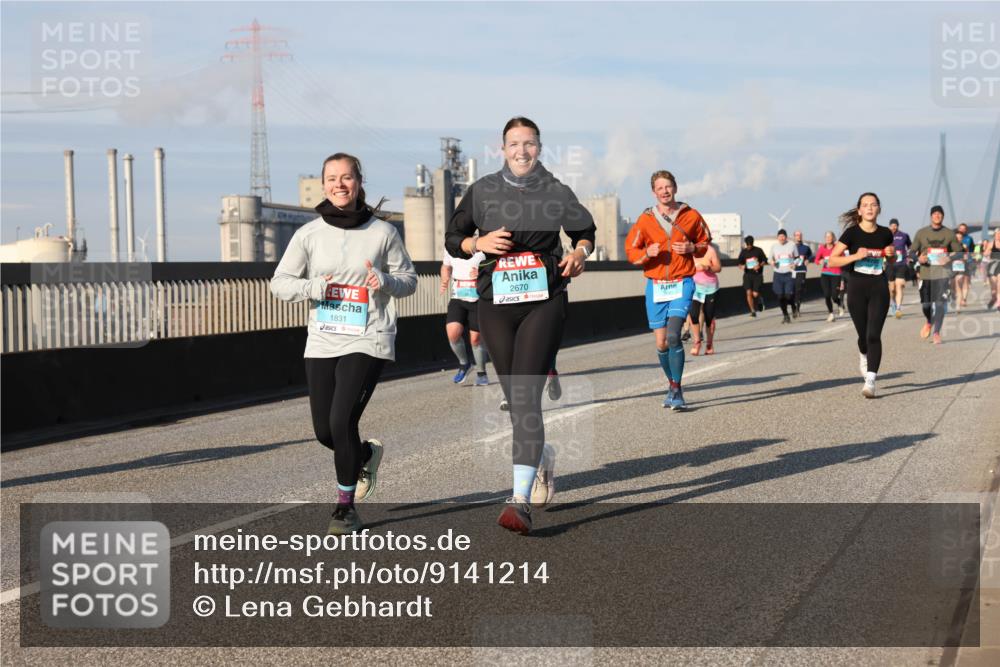 03.10.2025 - Köhlbrandbrückenlauf Lena Gebhardt http://msf.ph/oto/9141214 03.10.2025 09:59:01 Position 2 1831, 2670 meine-sportfotos.de