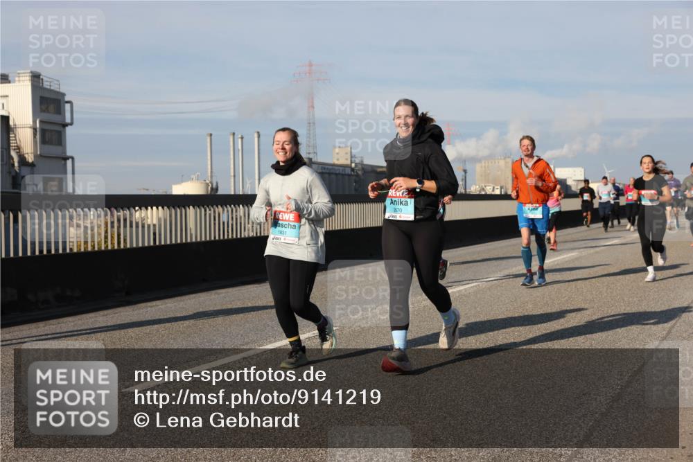 03.10.2025 - Köhlbrandbrückenlauf Lena Gebhardt http://msf.ph/oto/9141219 03.10.2025 09:59:02 Position 2 1831, 2670 meine-sportfotos.de