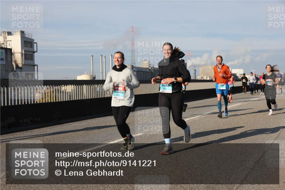 03.10.2025 - Köhlbrandbrückenlauf Lena Gebhardt http://msf.ph/oto/9141221 03.10.2025 09:59:02 Position 2 1831, 2670 meine-sportfotos.de