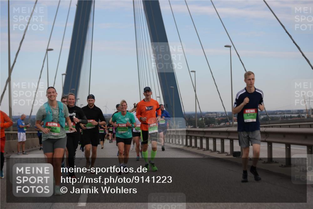 03.10.2025 - Köhlbrandbrückenlauf Jannik Wohlers http://msf.ph/oto/9141223 03.10.2025 15:34:20 Position 1 9327 meine-sportfotos.de