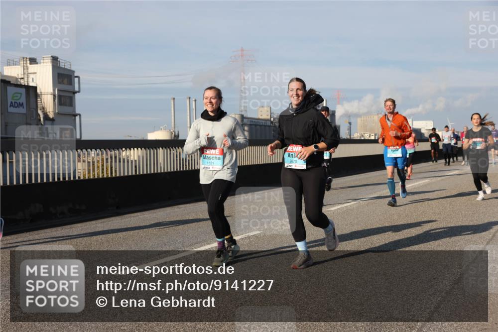 03.10.2025 - Köhlbrandbrückenlauf Lena Gebhardt http://msf.ph/oto/9141227 03.10.2025 09:59:02 Position 2 1831, 2670 meine-sportfotos.de