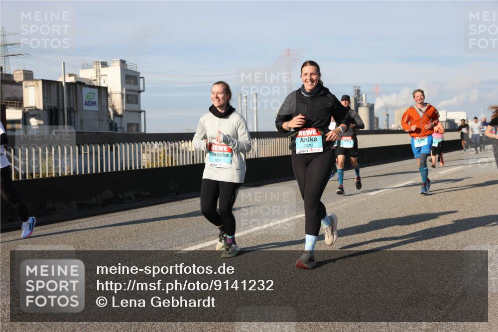 03.10.2025 - Köhlbrandbrückenlauf Lena Gebhardt http://msf.ph/oto/9141232 03.10.2025 09:59:02 Position 2 1831, 2670 meine-sportfotos.de