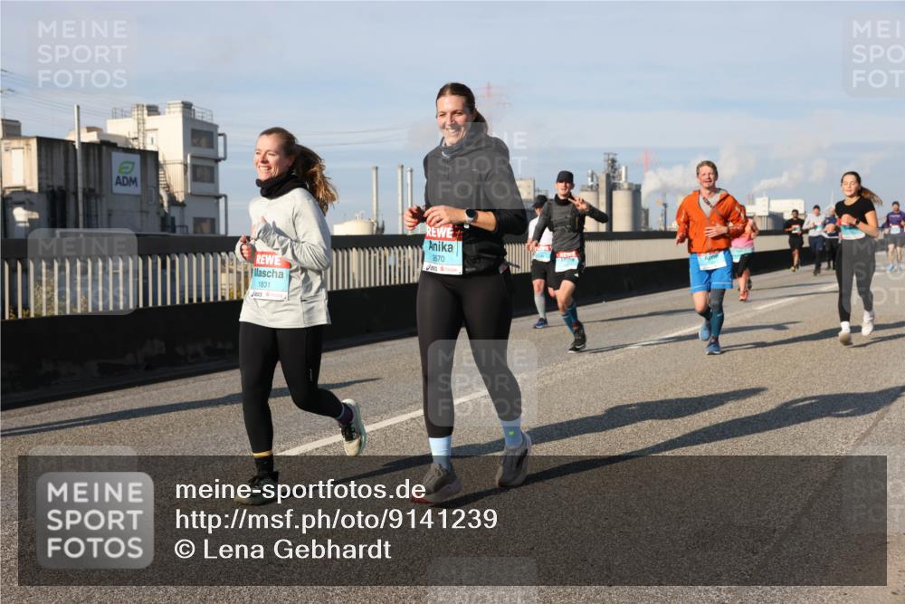 03.10.2025 - Köhlbrandbrückenlauf Lena Gebhardt http://msf.ph/oto/9141239 03.10.2025 09:59:02 Position 2 1831, 2670 meine-sportfotos.de