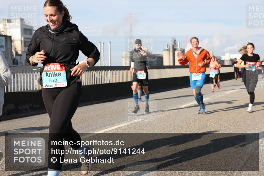 03.10.2025 - Köhlbrandbrückenlauf Lena Gebhardt http://msf.ph/oto/9141244 03.10.2025 09:59:03 Position 2 2670 meine-sportfotos.de