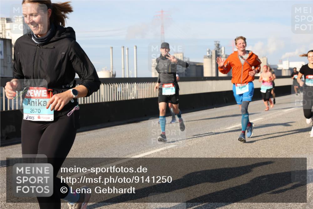 03.10.2025 - Köhlbrandbrückenlauf Lena Gebhardt http://msf.ph/oto/9141250 03.10.2025 09:59:03 Position 2 2670 meine-sportfotos.de