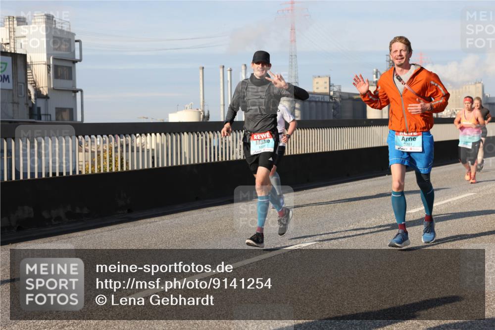 03.10.2025 - Köhlbrandbrückenlauf Lena Gebhardt http://msf.ph/oto/9141254 03.10.2025 09:59:03 Position 2 1031, 3281 meine-sportfotos.de