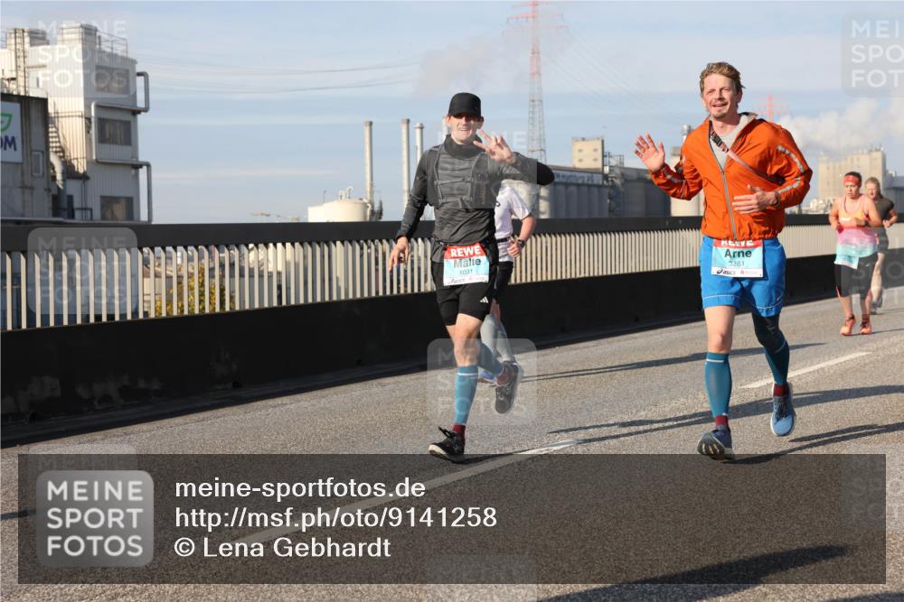 03.10.2025 - Köhlbrandbrückenlauf Lena Gebhardt http://msf.ph/oto/9141258 03.10.2025 09:59:03 Position 2 1031, 3281 meine-sportfotos.de