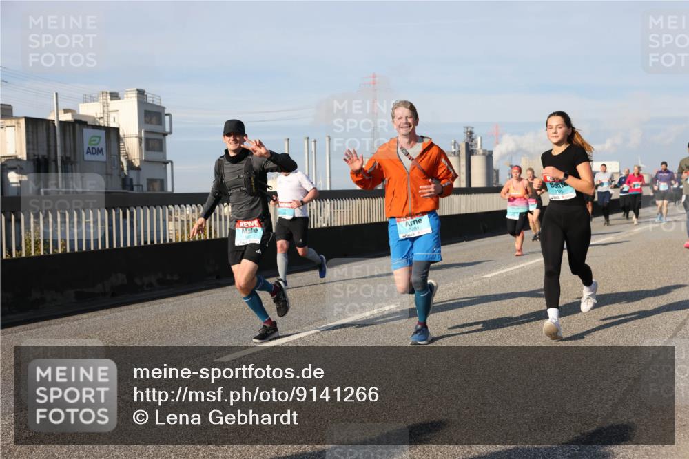 03.10.2025 - Köhlbrandbrückenlauf Lena Gebhardt http://msf.ph/oto/9141266 03.10.2025 09:59:04 Position 2 108, 3281, 3125 meine-sportfotos.de