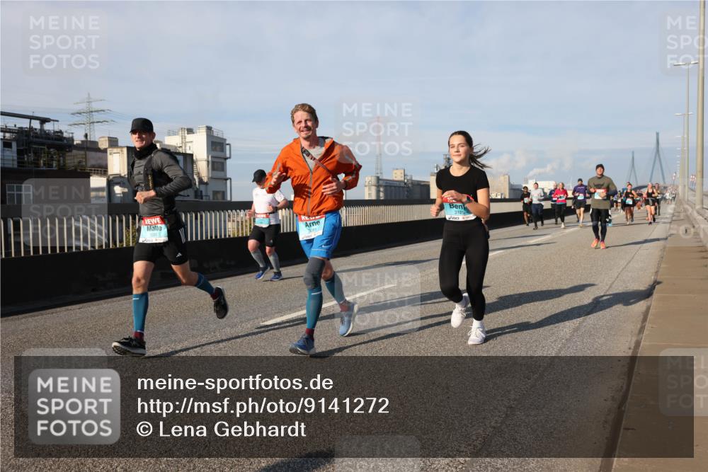 03.10.2025 - Köhlbrandbrückenlauf Lena Gebhardt http://msf.ph/oto/9141272 03.10.2025 09:59:04 Position 2 3125, 3281 meine-sportfotos.de