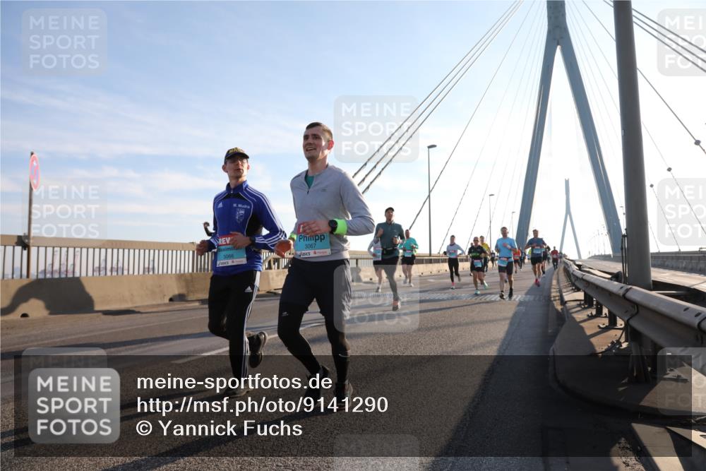 03.10.2025 - Köhlbrandbrückenlauf Yannick Fuchs http://msf.ph/oto/9141290 03.10.2025 08:26:11 Position 2 3066, 3067 meine-sportfotos.de
