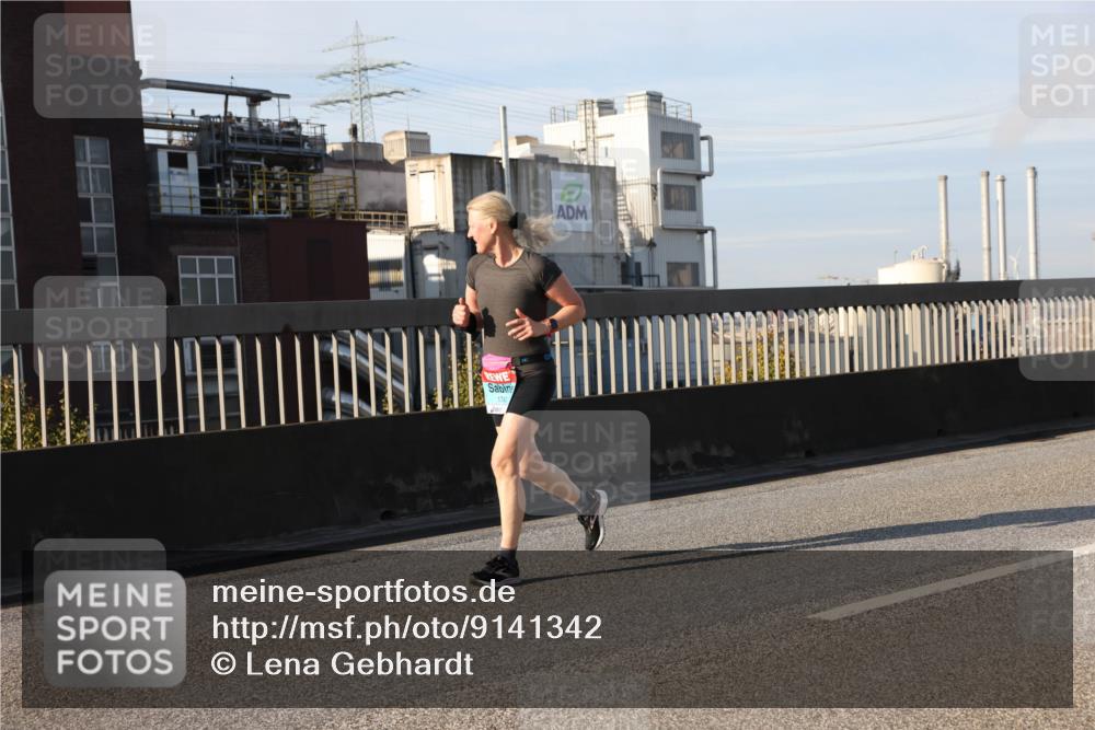 03.10.2025 - Köhlbrandbrückenlauf Lena Gebhardt http://msf.ph/oto/9141342 03.10.2025 09:59:09 Position 2 174 meine-sportfotos.de