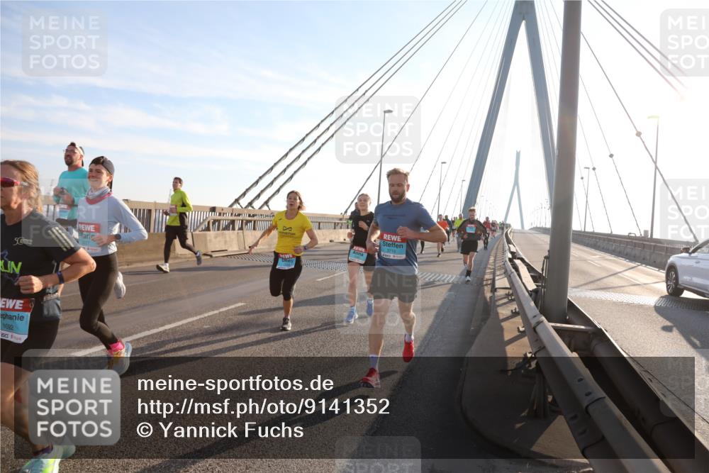 03.10.2025 - Köhlbrandbrückenlauf Yannick Fuchs http://msf.ph/oto/9141352 03.10.2025 08:26:14 Position 2 1092, 3710, 1227 meine-sportfotos.de