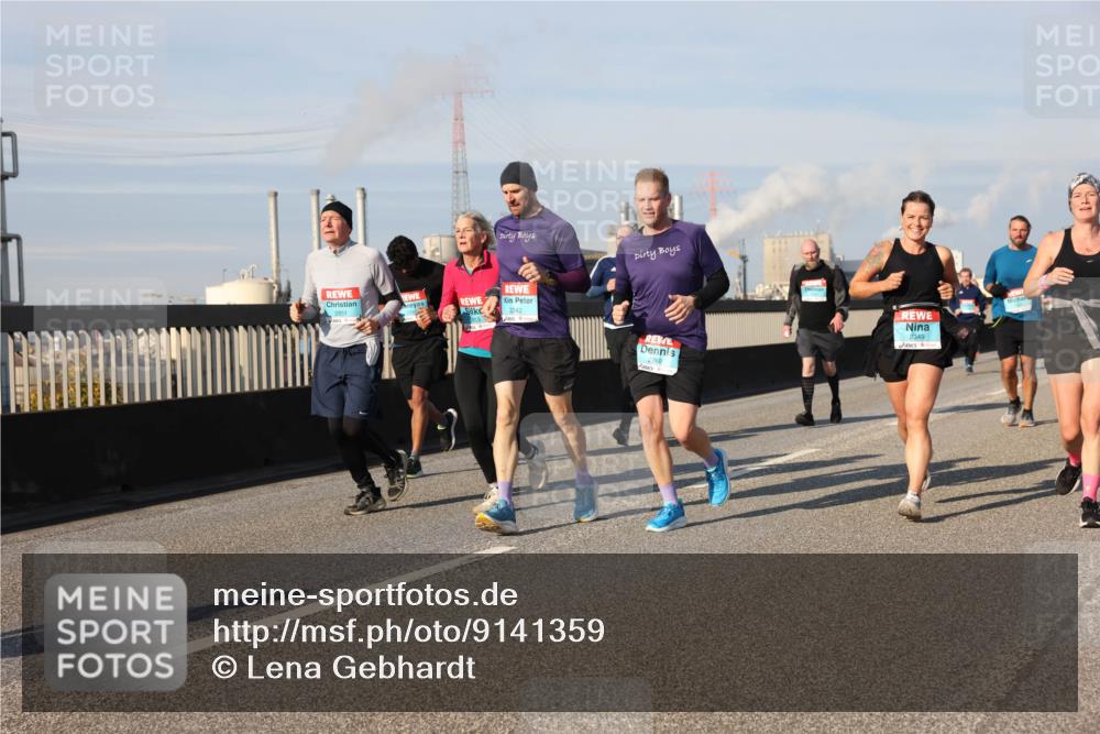 03.10.2025 - Köhlbrandbrückenlauf Lena Gebhardt http://msf.ph/oto/9141359 03.10.2025 09:59:10 Position 2 2851, 2242, 2269, 2349 meine-sportfotos.de