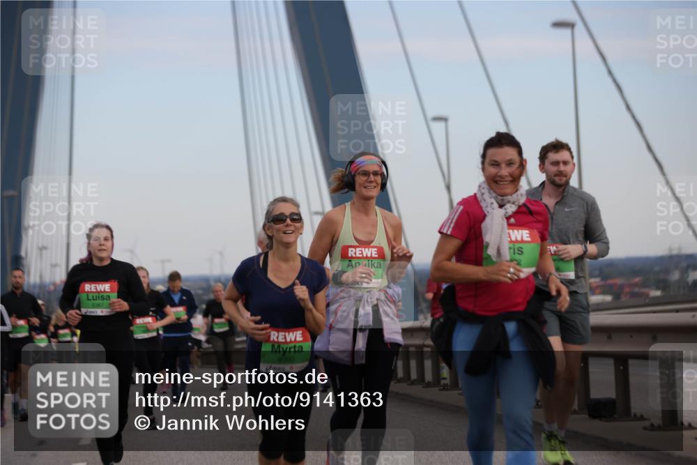 03.10.2025 - Köhlbrandbrückenlauf Jannik Wohlers http://msf.ph/oto/9141363 03.10.2025 15:34:28 Position 1 9387, 8360 meine-sportfotos.de