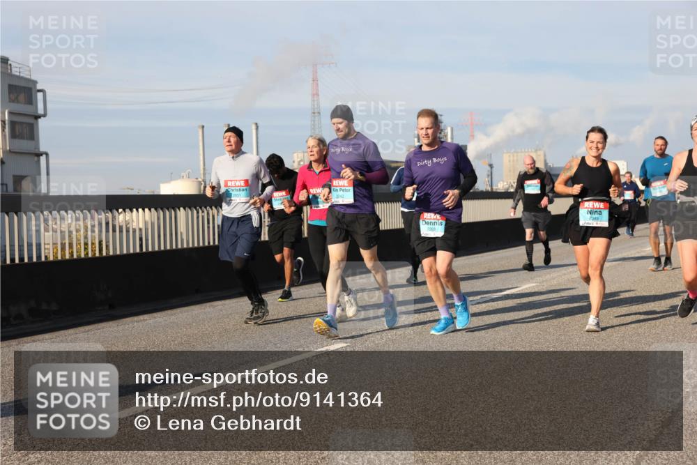 03.10.2025 - Köhlbrandbrückenlauf Lena Gebhardt http://msf.ph/oto/9141364 03.10.2025 09:59:10 Position 2 2851, 2242, 2269, 2349 meine-sportfotos.de