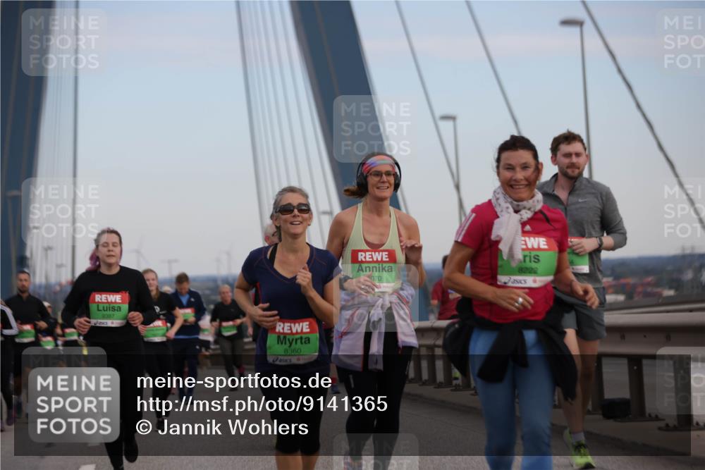 03.10.2025 - Köhlbrandbrückenlauf Jannik Wohlers http://msf.ph/oto/9141365 03.10.2025 15:34:28 Position 1 9387, 8360, 070, 8222 meine-sportfotos.de