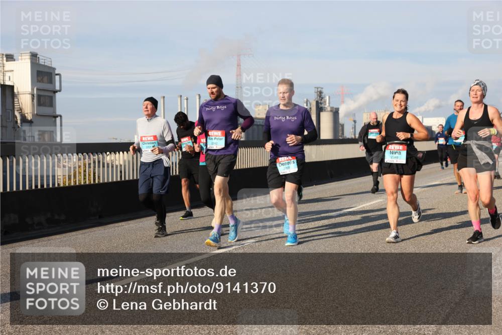 03.10.2025 - Köhlbrandbrückenlauf Lena Gebhardt http://msf.ph/oto/9141370 03.10.2025 09:59:10 Position 2 2851, 2242, 2269, 2349 meine-sportfotos.de