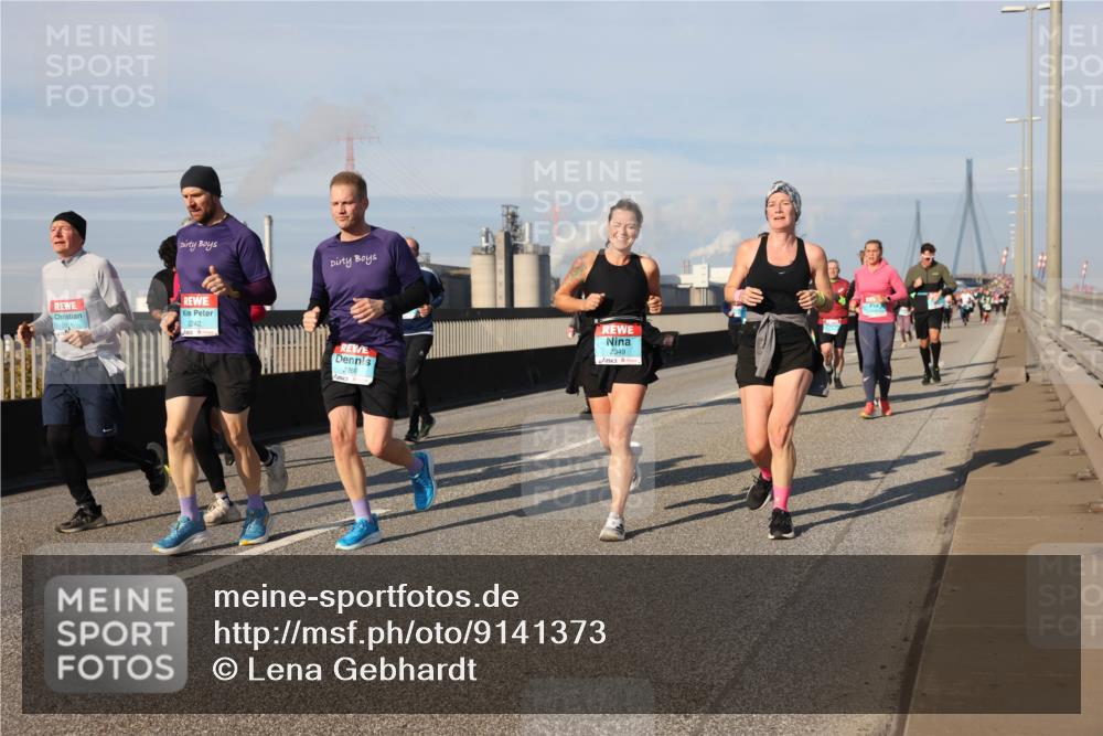 03.10.2025 - Köhlbrandbrückenlauf Lena Gebhardt http://msf.ph/oto/9141373 03.10.2025 09:59:11 Position 2 2242, 2269, 2349 meine-sportfotos.de