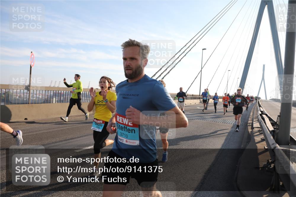 03.10.2025 - Köhlbrandbrückenlauf Yannick Fuchs http://msf.ph/oto/9141375 03.10.2025 08:26:15 Position 2 130, 3333, 3710 meine-sportfotos.de