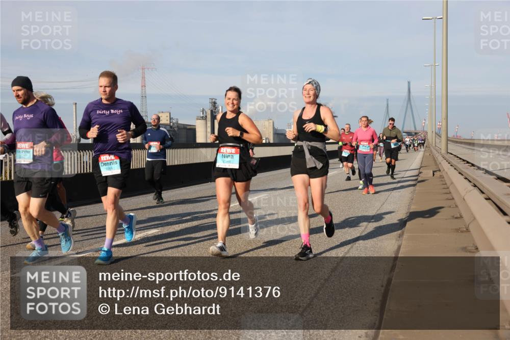 03.10.2025 - Köhlbrandbrückenlauf Lena Gebhardt http://msf.ph/oto/9141376 03.10.2025 09:59:11 Position 2 2242, 2349 meine-sportfotos.de