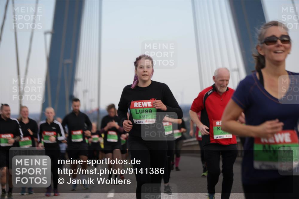 03.10.2025 - Köhlbrandbrückenlauf Jannik Wohlers http://msf.ph/oto/9141386 03.10.2025 15:34:30 Position 1 9387, 8289 meine-sportfotos.de