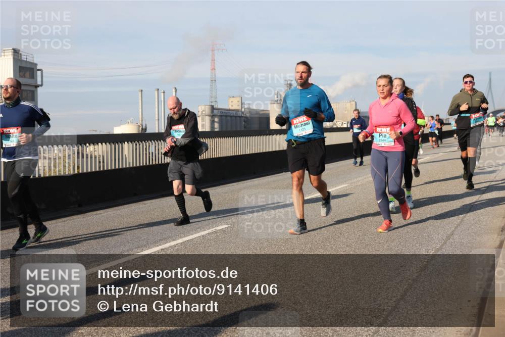 03.10.2025 - Köhlbrandbrückenlauf Lena Gebhardt http://msf.ph/oto/9141406 03.10.2025 09:59:13 Position 2 1121, 2544 meine-sportfotos.de