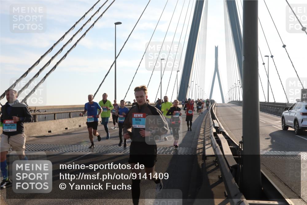 03.10.2025 - Köhlbrandbrückenlauf Yannick Fuchs http://msf.ph/oto/9141409 03.10.2025 08:26:16 Position 2 3708, 1623, 0 meine-sportfotos.de