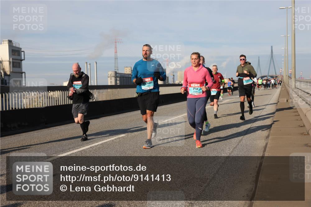 03.10.2025 - Köhlbrandbrückenlauf Lena Gebhardt http://msf.ph/oto/9141413 03.10.2025 09:59:13 Position 2 1121, 2544 meine-sportfotos.de