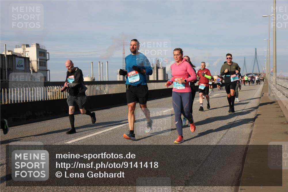 03.10.2025 - Köhlbrandbrückenlauf Lena Gebhardt http://msf.ph/oto/9141418 03.10.2025 09:59:14 Position 2 1121, 2544 meine-sportfotos.de