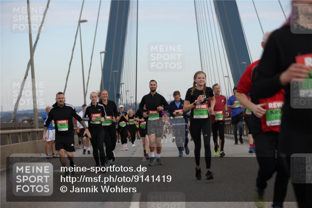 03.10.2025 - Köhlbrandbrückenlauf Jannik Wohlers http://msf.ph/oto/9141419 03.10.2025 15:34:32 Position 1 7827, 82 meine-sportfotos.de