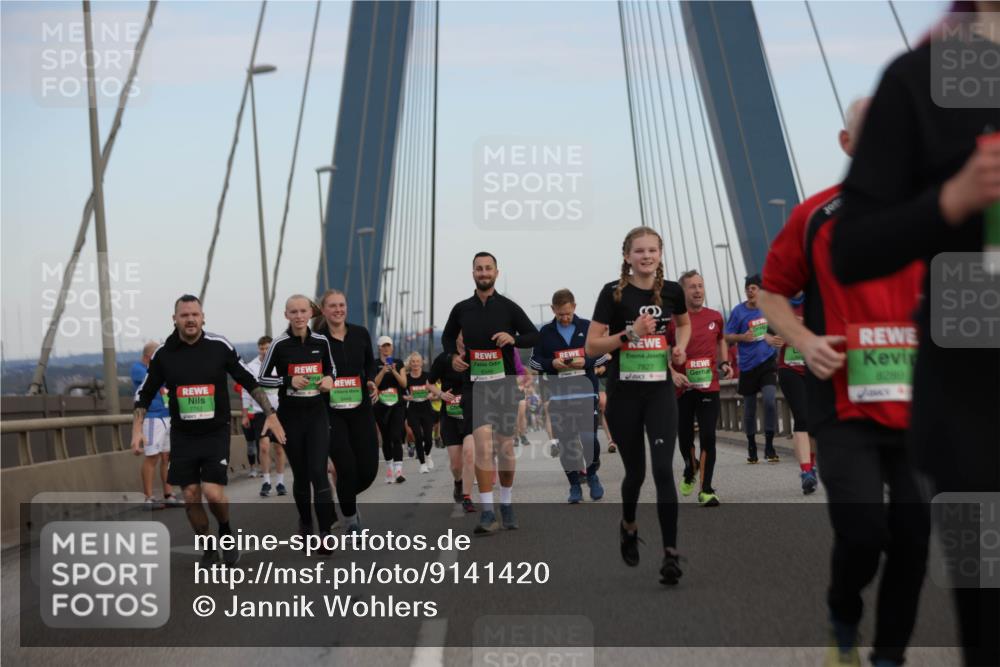 03.10.2025 - Köhlbrandbrückenlauf Jannik Wohlers http://msf.ph/oto/9141420 03.10.2025 15:34:32 Position 1 7827, 8289 meine-sportfotos.de