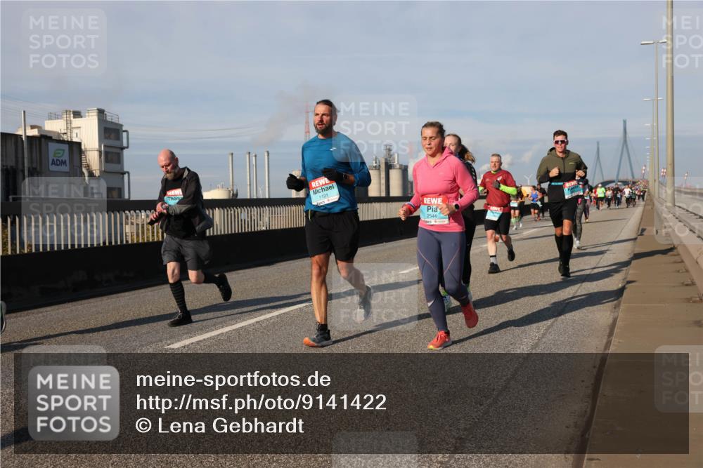 03.10.2025 - Köhlbrandbrückenlauf Lena Gebhardt http://msf.ph/oto/9141422 03.10.2025 09:59:14 Position 2 1121, 2544 meine-sportfotos.de