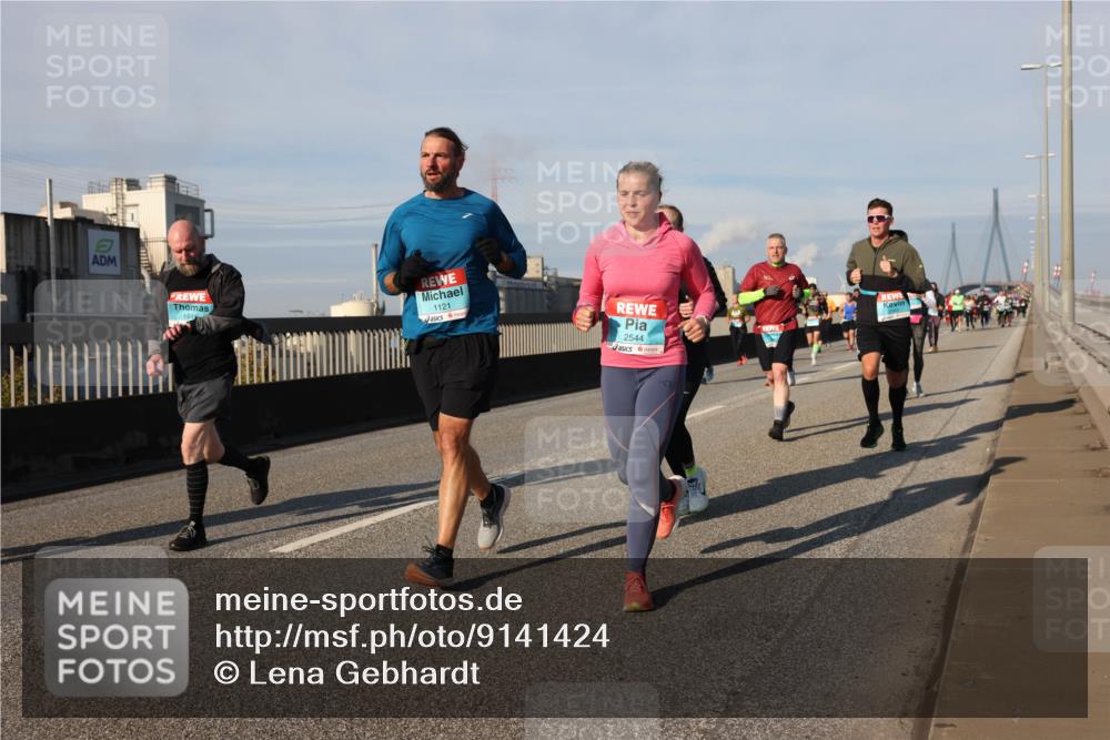 03.10.2025 - Köhlbrandbrückenlauf Lena Gebhardt http://msf.ph/oto/9141424 03.10.2025 09:59:14 Position 2 1121, 2544 meine-sportfotos.de