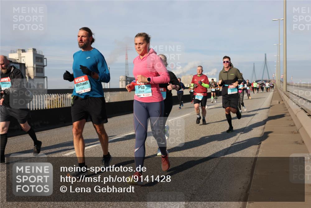 03.10.2025 - Köhlbrandbrückenlauf Lena Gebhardt http://msf.ph/oto/9141428 03.10.2025 09:59:14 Position 2 1121, 2544 meine-sportfotos.de