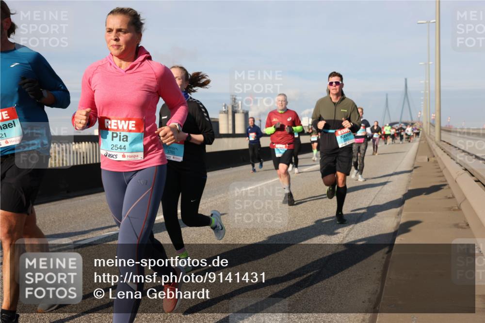 03.10.2025 - Köhlbrandbrückenlauf Lena Gebhardt http://msf.ph/oto/9141431 03.10.2025 09:59:15 Position 2 21, 5, 2544, 3765 meine-sportfotos.de