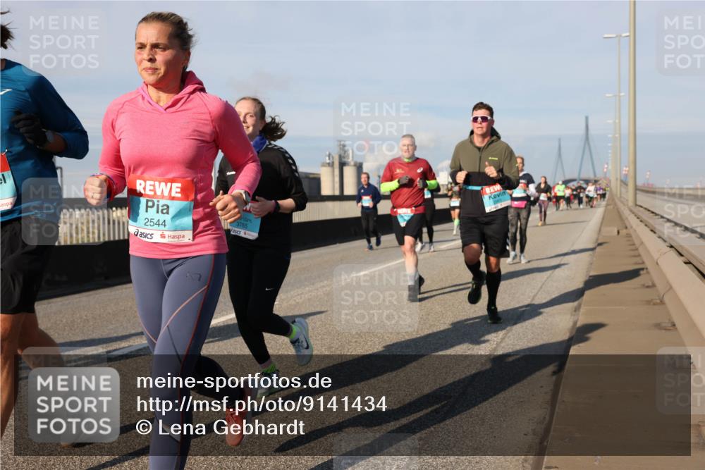 03.10.2025 - Köhlbrandbrückenlauf Lena Gebhardt http://msf.ph/oto/9141434 03.10.2025 09:59:15 Position 2 2544, 3765 meine-sportfotos.de