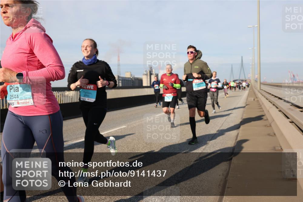 03.10.2025 - Köhlbrandbrückenlauf Lena Gebhardt http://msf.ph/oto/9141437 03.10.2025 09:59:15 Position 2 2544, 3765 meine-sportfotos.de