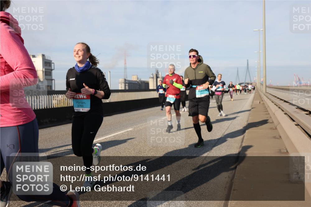 03.10.2025 - Köhlbrandbrückenlauf Lena Gebhardt http://msf.ph/oto/9141441 03.10.2025 09:59:15 Position 2 3765 meine-sportfotos.de
