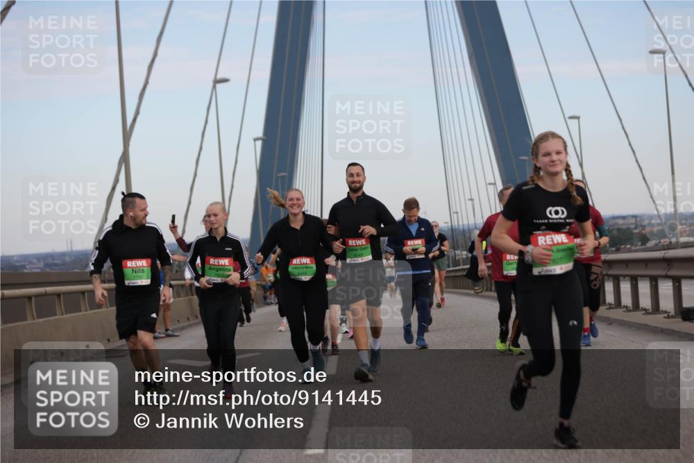 03.10.2025 - Köhlbrandbrückenlauf Jannik Wohlers http://msf.ph/oto/9141445 03.10.2025 15:34:34 Position 1 7752, 8448, 8, 827 meine-sportfotos.de