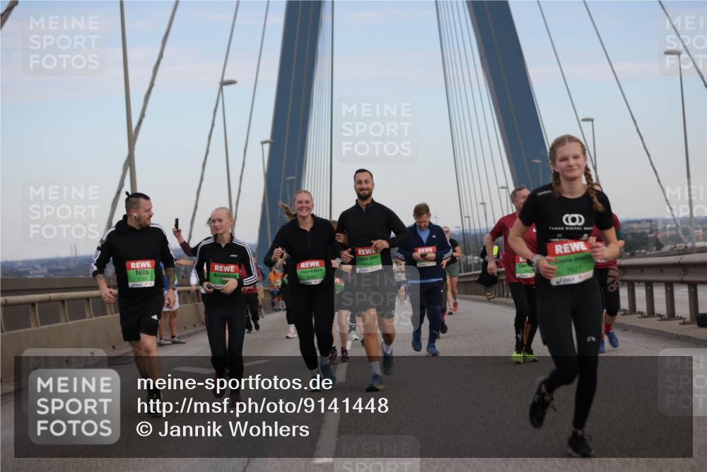03.10.2025 - Köhlbrandbrückenlauf Jannik Wohlers http://msf.ph/oto/9141448 03.10.2025 15:34:34 Position 1 7752, 7827 meine-sportfotos.de