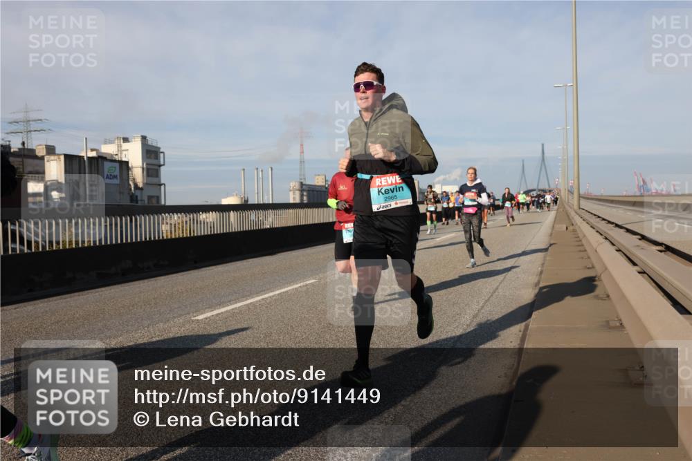 03.10.2025 - Köhlbrandbrückenlauf Lena Gebhardt http://msf.ph/oto/9141449 03.10.2025 09:59:16 Position 2 2965 meine-sportfotos.de