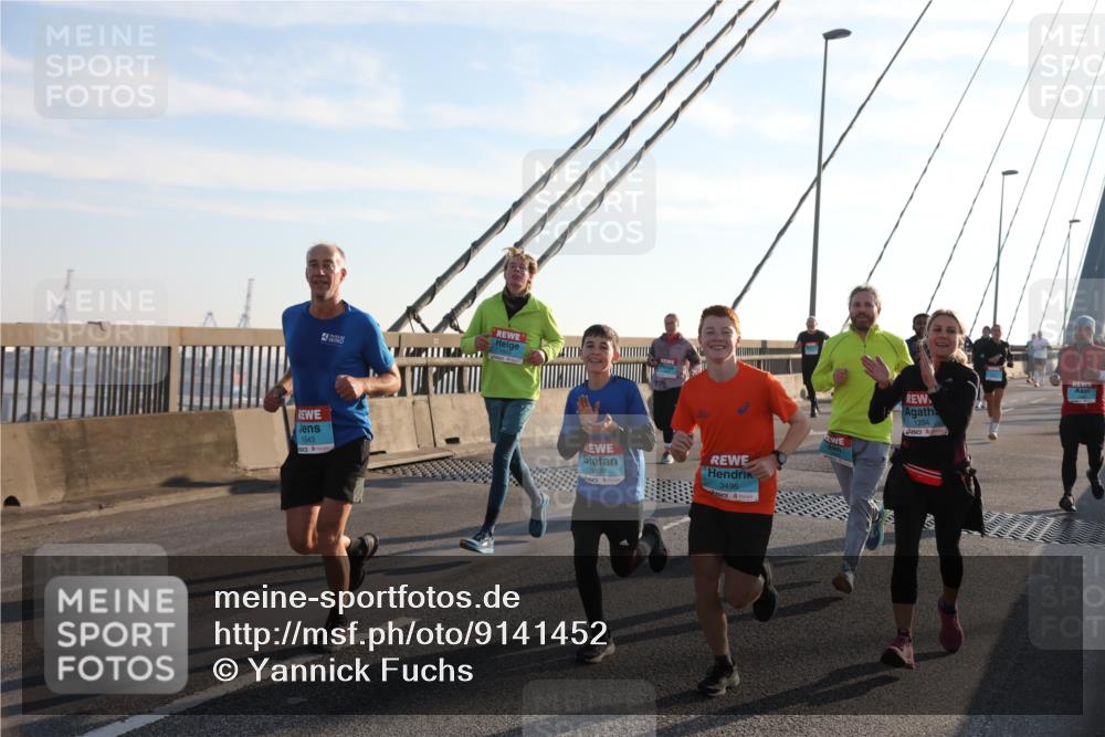 03.10.2025 - Köhlbrandbrückenlauf Yannick Fuchs http://msf.ph/oto/9141452 03.10.2025 08:26:18 Position 2 1543, 3497, 3496, 1294 meine-sportfotos.de