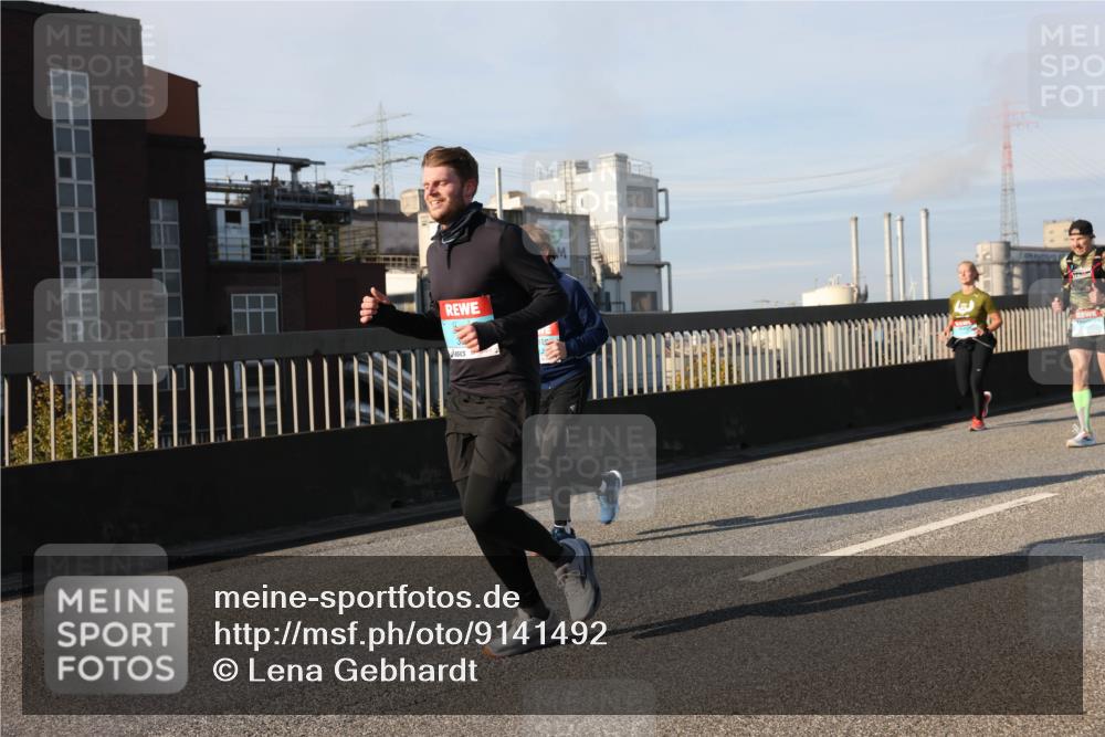 03.10.2025 - Köhlbrandbrückenlauf Lena Gebhardt http://msf.ph/oto/9141492 03.10.2025 09:59:19 Position 2  meine-sportfotos.de