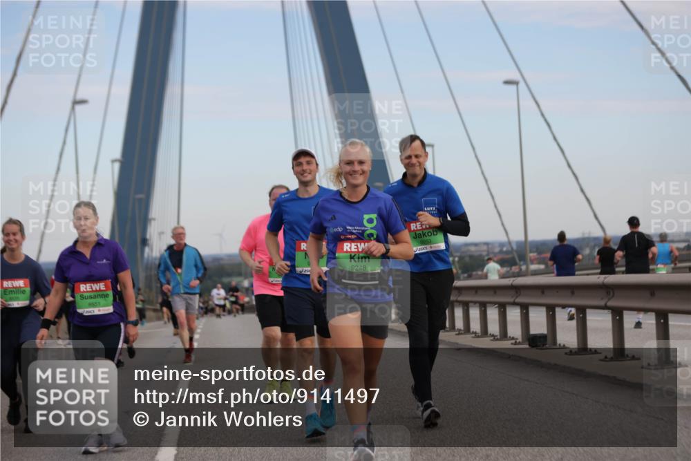 03.10.2025 - Köhlbrandbrückenlauf Jannik Wohlers http://msf.ph/oto/9141497 03.10.2025 15:38:52 Position 1 8551, 010, 9248, 9253 meine-sportfotos.de