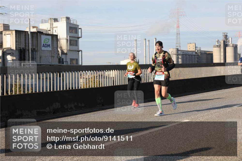 03.10.2025 - Köhlbrandbrückenlauf Lena Gebhardt http://msf.ph/oto/9141511 03.10.2025 09:59:20 Position 2 241 meine-sportfotos.de