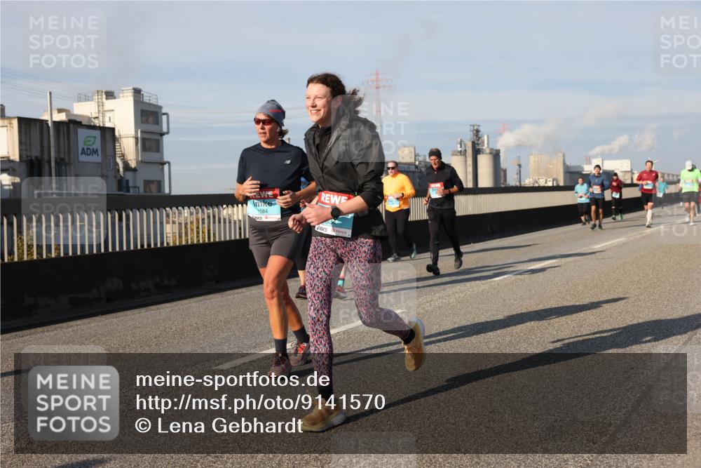 03.10.2025 - Köhlbrandbrückenlauf Lena Gebhardt http://msf.ph/oto/9141570 03.10.2025 09:59:23 Position 2 884 meine-sportfotos.de